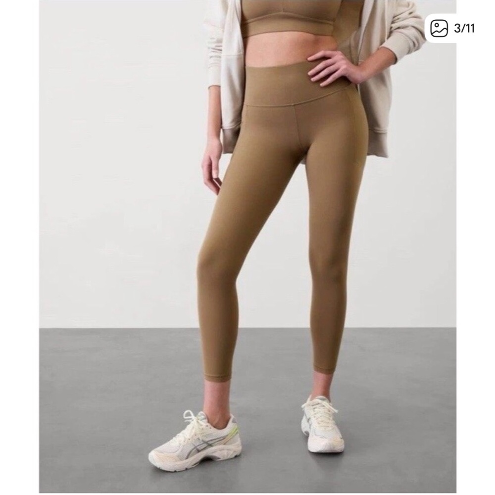 Athleta Salutation Stash 7/8 Tight